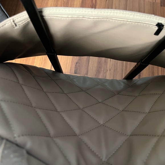 Gilda Paris Quilted Weekender Bag - Picture 7 of 7